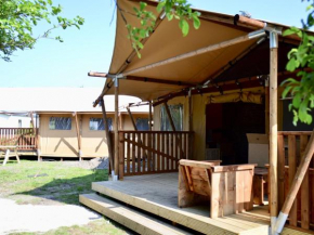 Nice tent with kitchen and shower, near the beach